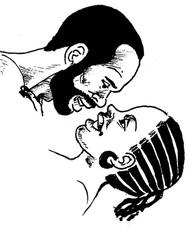 Un homme et une femme s’embrassent