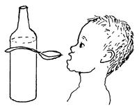 Donner une boisson de réhydratation à la cuillère à un enfant